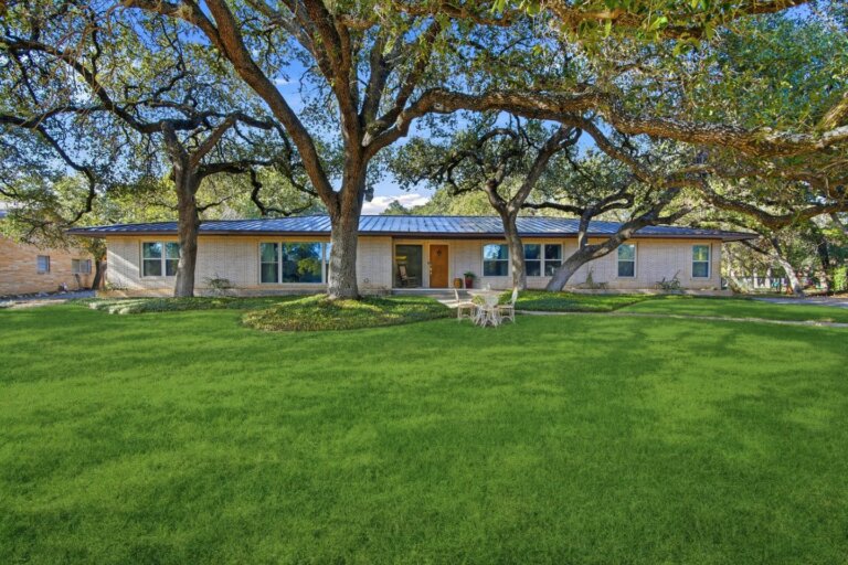 HilltopPoolHouse_001