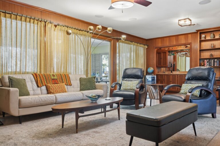 HilltopPoolHouse_041