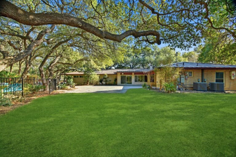 HilltopPoolHouse_101